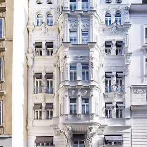 Zur Wiener Staatsoper *** Viena